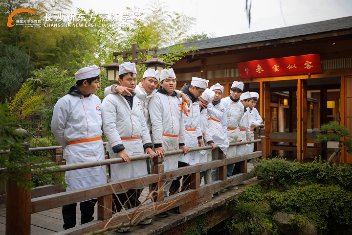 長沙新東方中餐專業(yè)學生走進晴溪莊園參觀學習